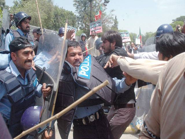 PTI activists, police clash in front of ECP office