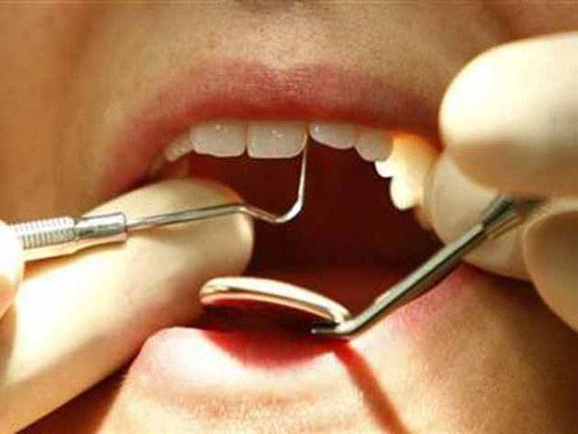 Indian dentist removing 20 teeth at once, kills patient