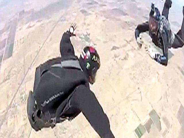 Disabled veterans learn to skydive 