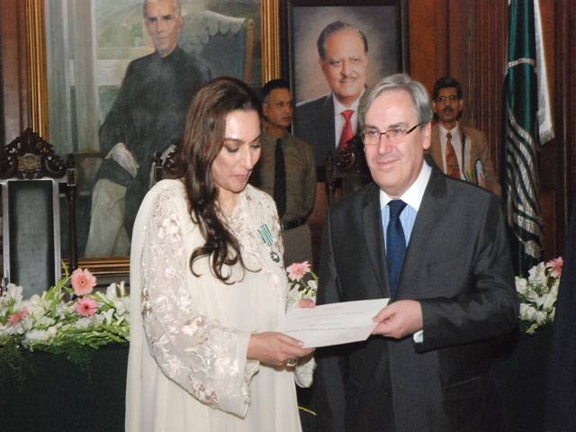 Nilofer Shahid awarded