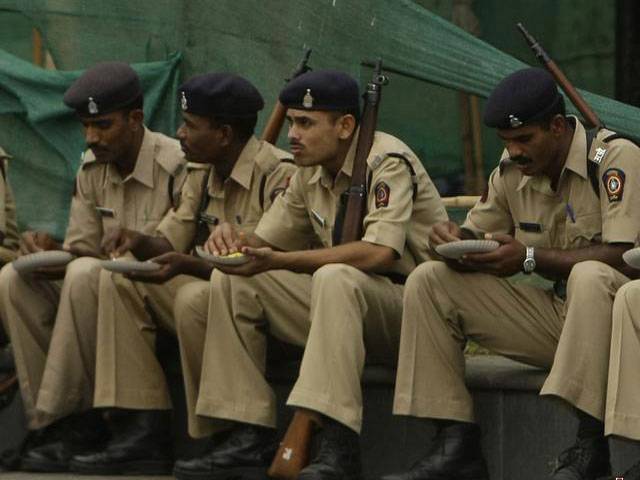 Indian police arrest Hindu gang over riot death