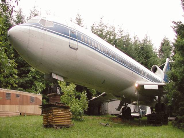 Boeing 727 in woods is a home 