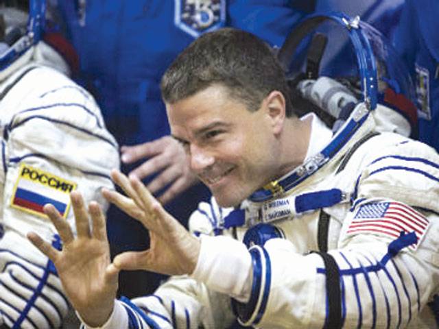 Astronaut takes space life to Twitter