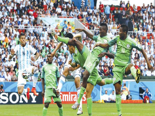 Argentina, Nigeria advance