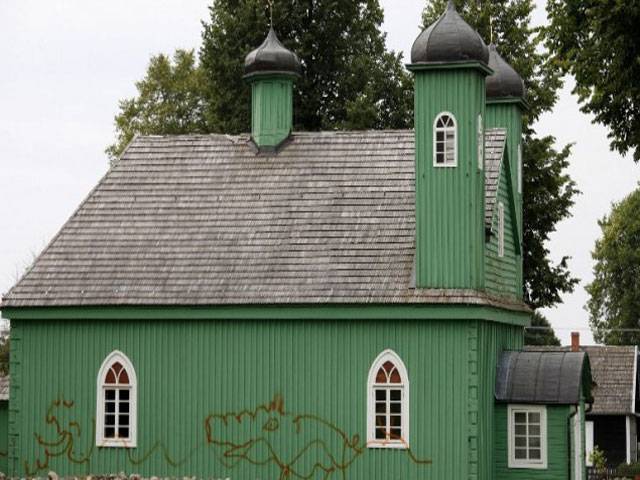 Vandals deface Tatar mosque with graffiti in Poland