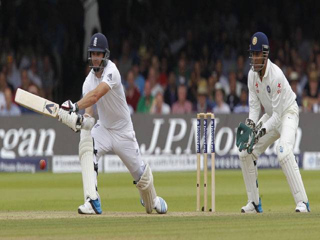 Vijay keeps England at bay after Plunkett double