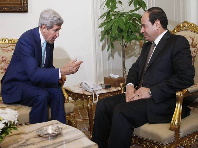 Kerry, aides checked by Egyptian security at palace 