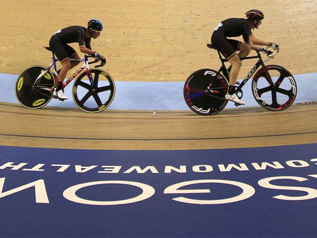 Australia hit 200 cycling medals; Bolt breezes in