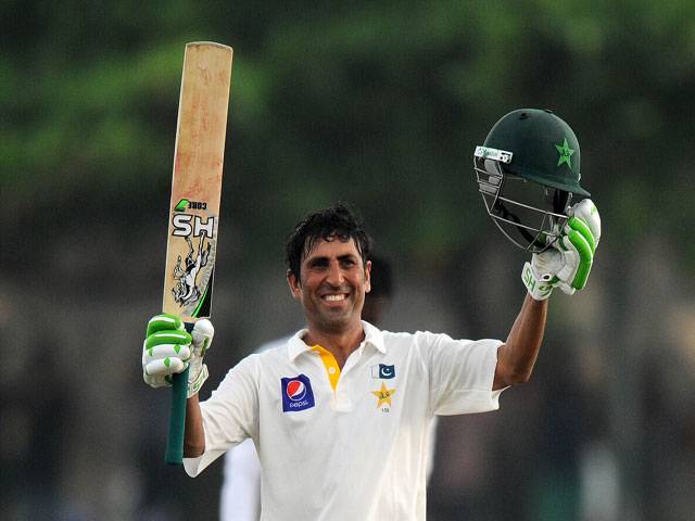 Younus\' century rescues Pakistan in first Test