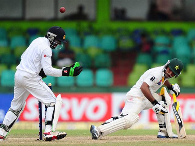 Pakistan crumble against five-wicket Herath