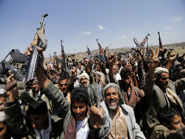 Thousands of armed rebels flood Yemen capital