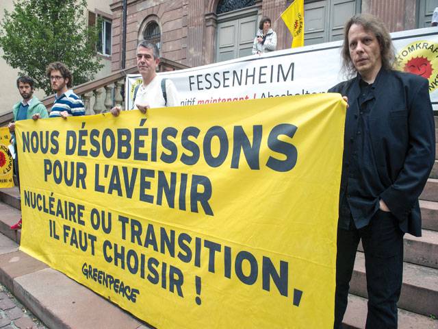 Greenpeace members on trial for daring N-break-in