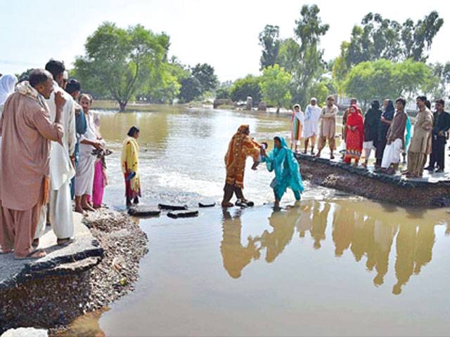 Flood threatens Shehr Sultan dyke 