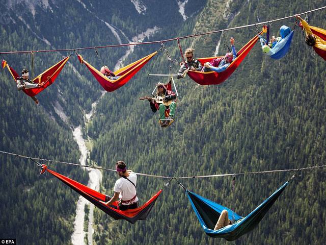 Thrillseekers sleeping thousands of feet in air