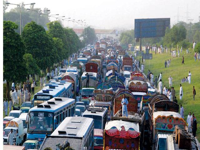 Massive traffic snarl chokes the twin cities