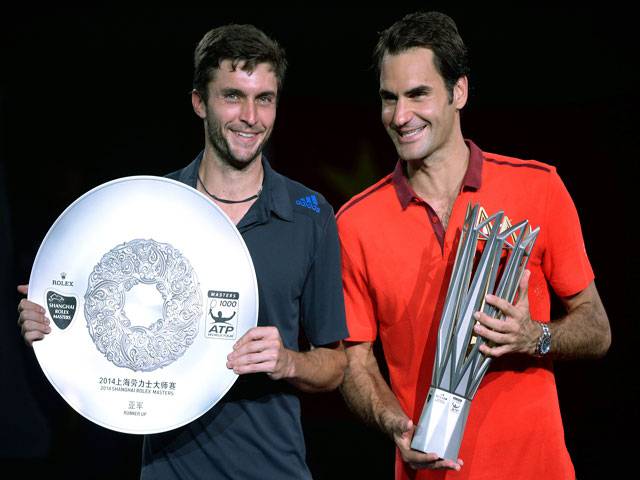 Federer edges Simon to win Shanghai Masters