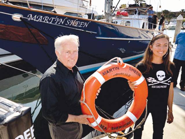 Actor Sheen launches boat campaign 