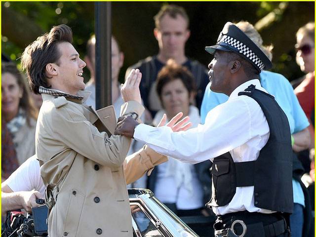 Tomlinson ‘arrested’ for new video