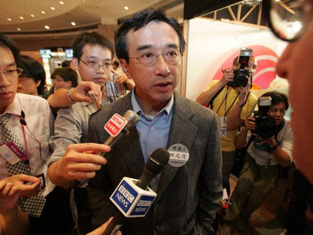 China punishes HK lawmaker for criticising leader 