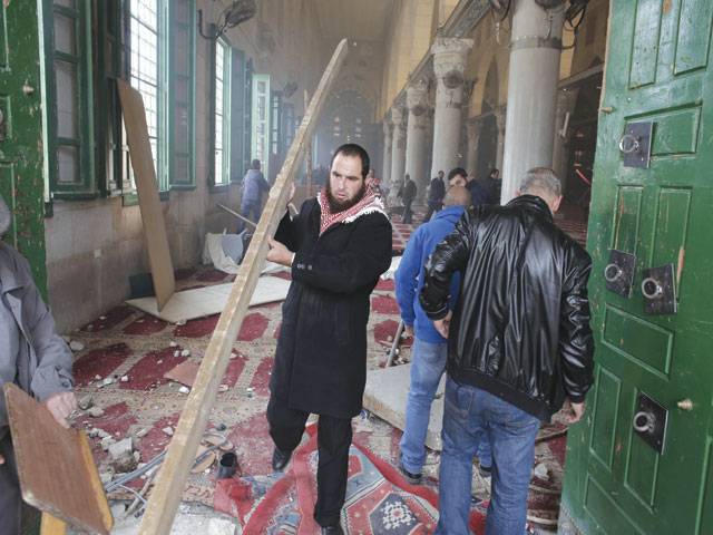 Heavy clashes at Al-Aqsa mosque compound