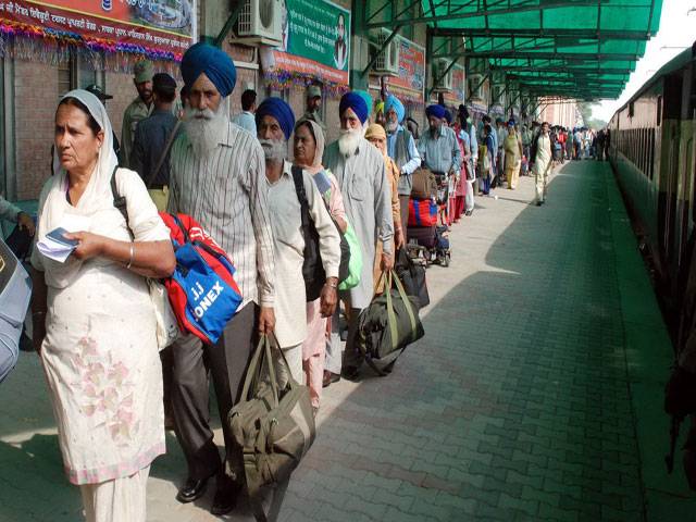 Sikh pilgrims arrive