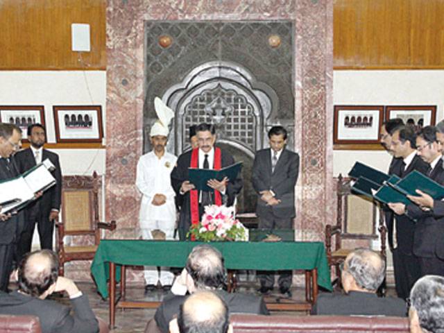 CJ administers oath to 8 addl judges