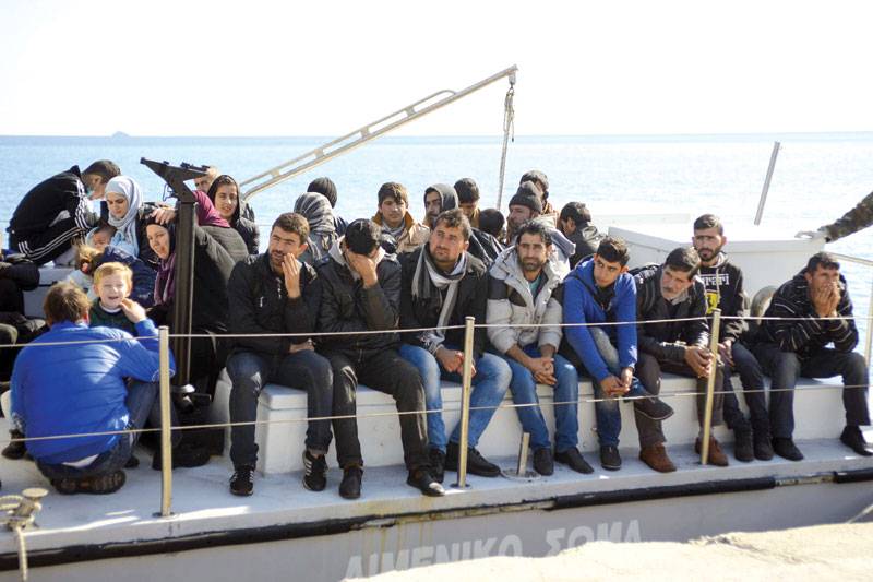 700 migrants begin disembarking on Crete