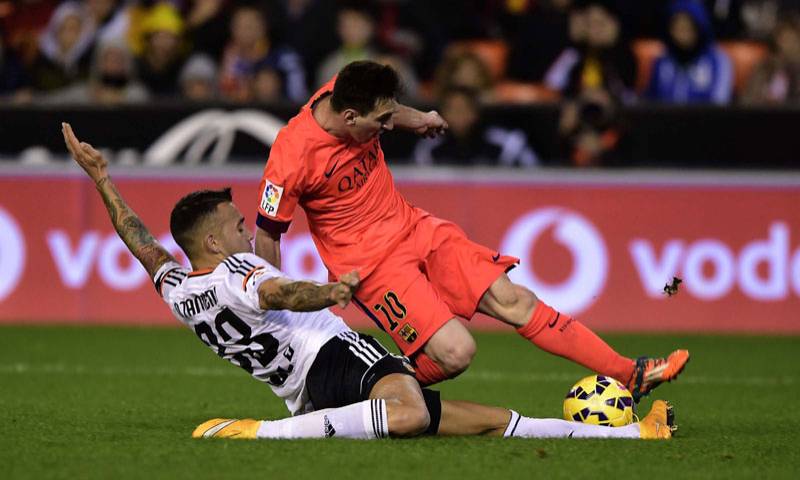 Barca snatch win in Valencia on day marred by fan's death