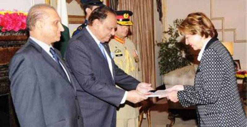 Envoys of 7 countries present credentials to President 
