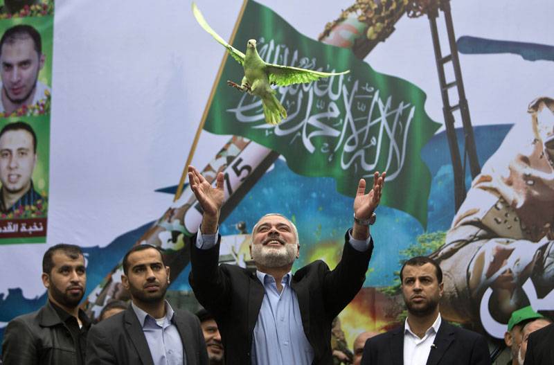  Hamas leader greets supporters during a rally in Gaza Strip Palestinian