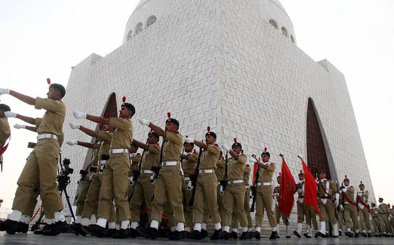 Change of Guard Ceremony at Mazar-e-Quaid