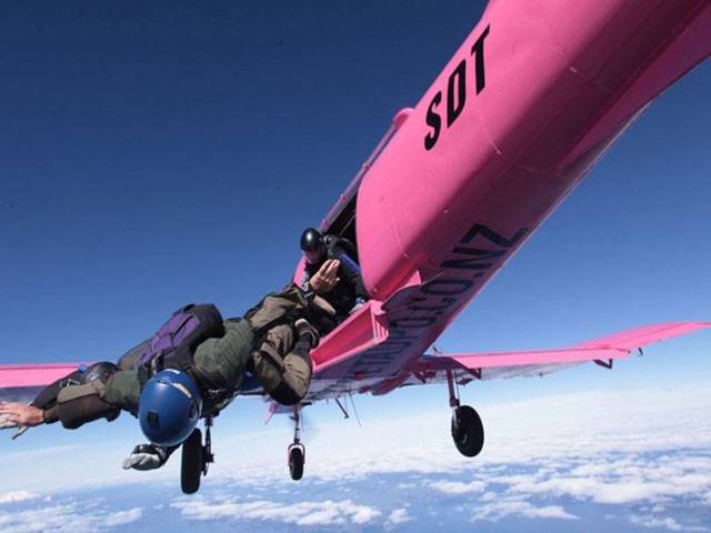 Skydivers safe after NZ plane crashes