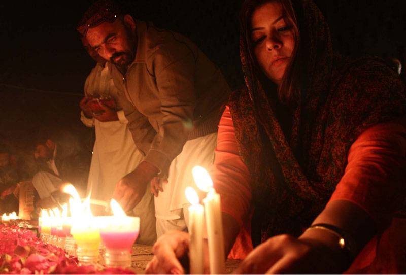  A candle light vigil holds to present tribute to of martyred CID officer Ch Aslam in Karachi