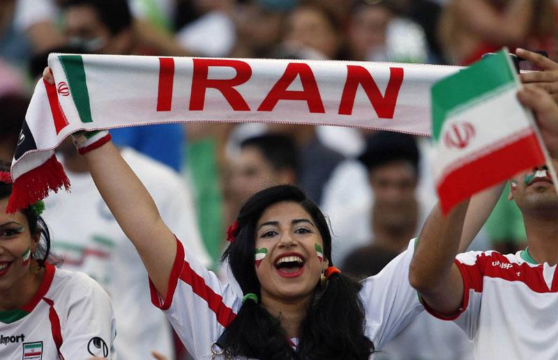 Azmoun stunner sends Iran into last eight