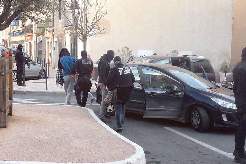 Anti-militant raids net 5 in France, 3 in Belgium