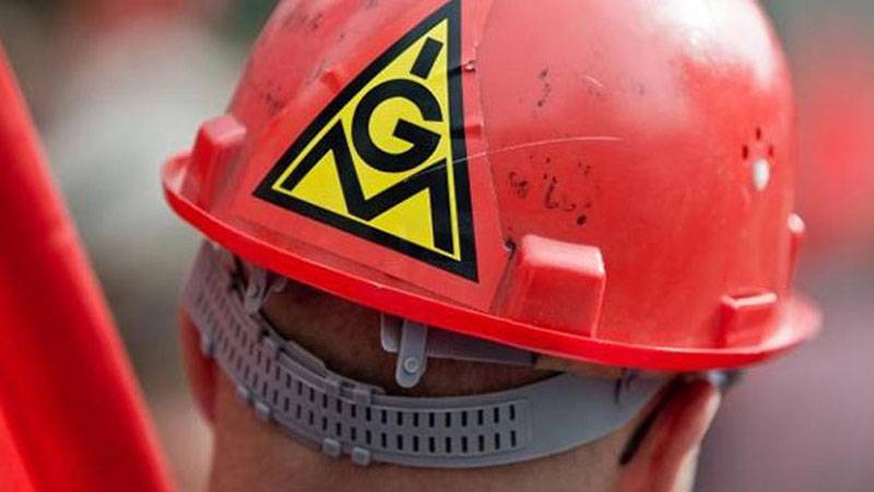 German metalworkers stage first strikes amid pay talks
