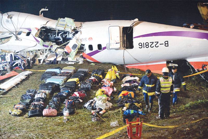 Rescuers scour Taiwan crash site as pilot lauded a hero