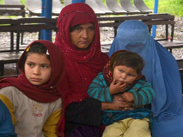 Afghan refugees return