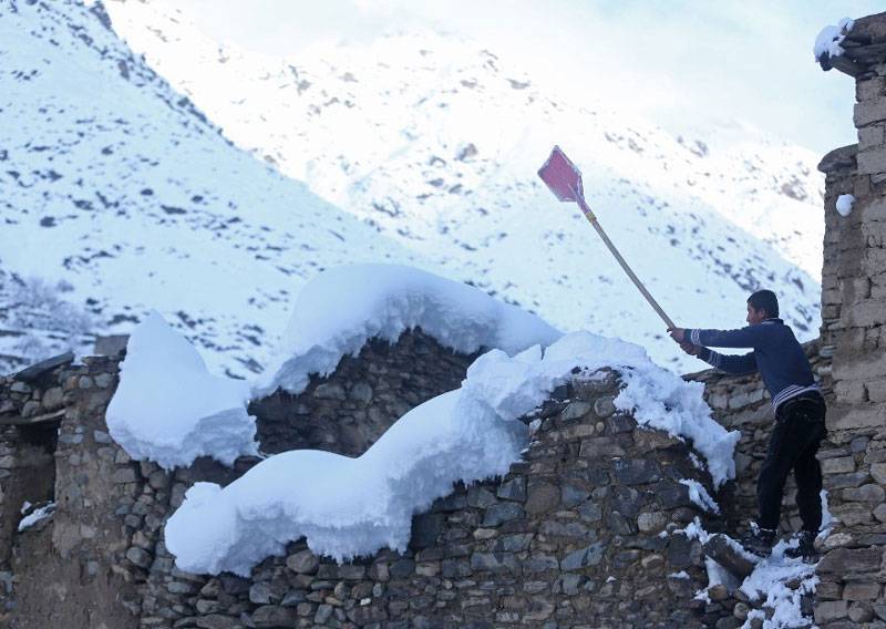 Death toll from Afghan avalanches tops 200