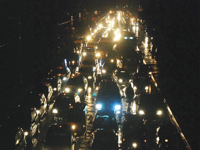 Rains brings outages, traffic jams