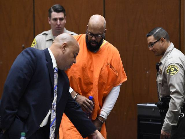 Suge Knight collapses in court 