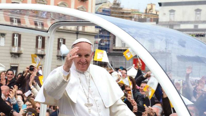 Crowds welcome Pope in mafia country
