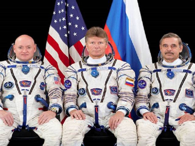 US-Russian crew reaches ISS for year-long stay