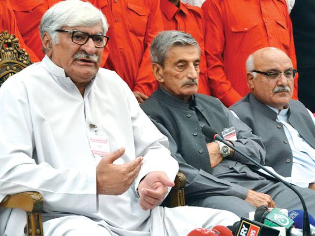 Asfand warns govt against plunging into alien war