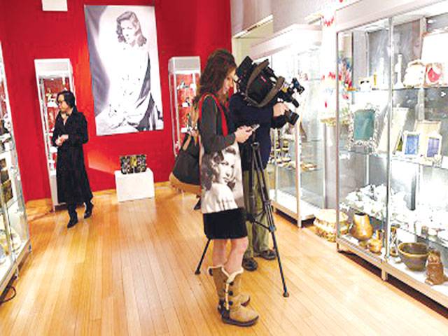 Lauren Bacall’s treasures fetch $3.6 million at auction 