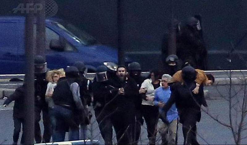 Paris market hostages sue media over live coverage