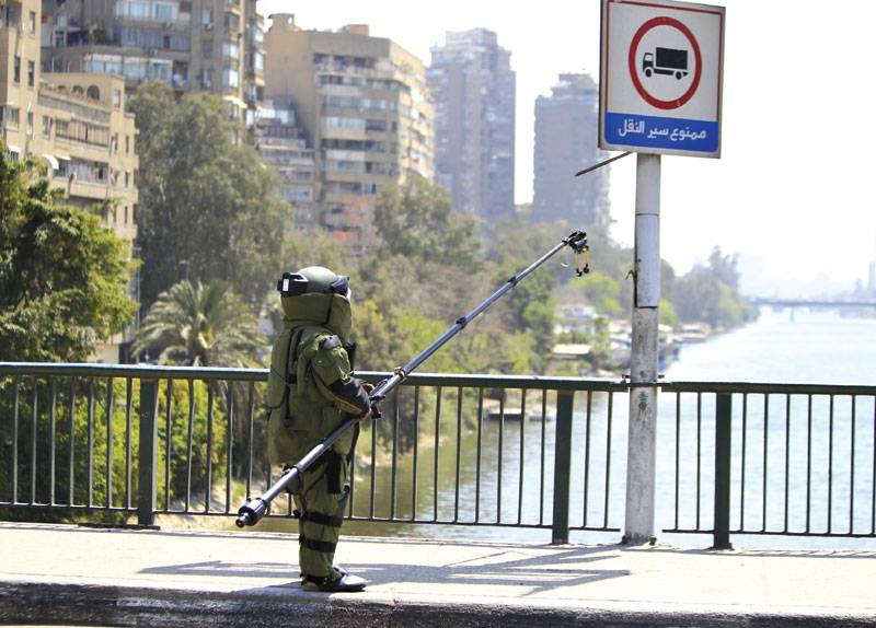 Bombing on bridge in Egypt capital kills officer