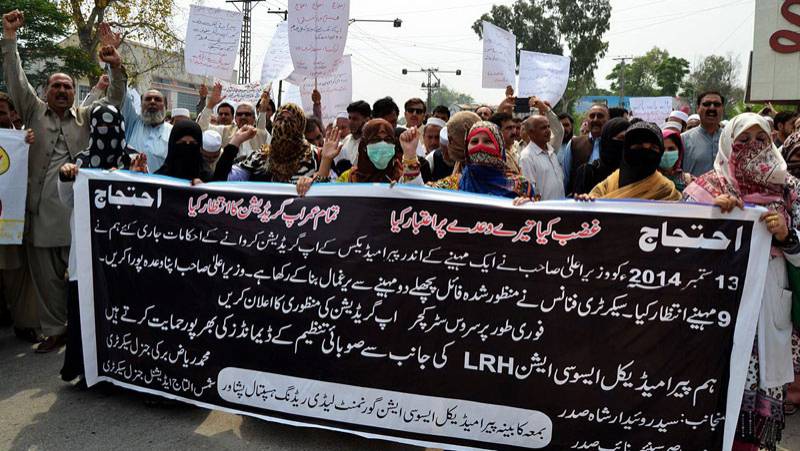  Paramedical workers protest