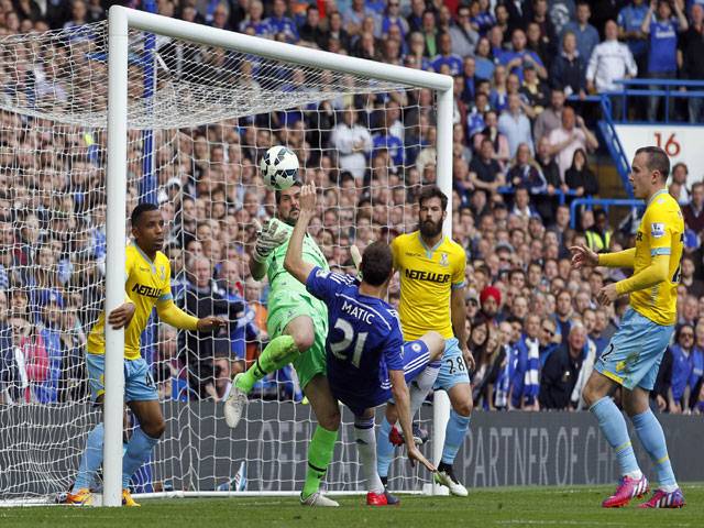 Dominant Chelsea three points from glory