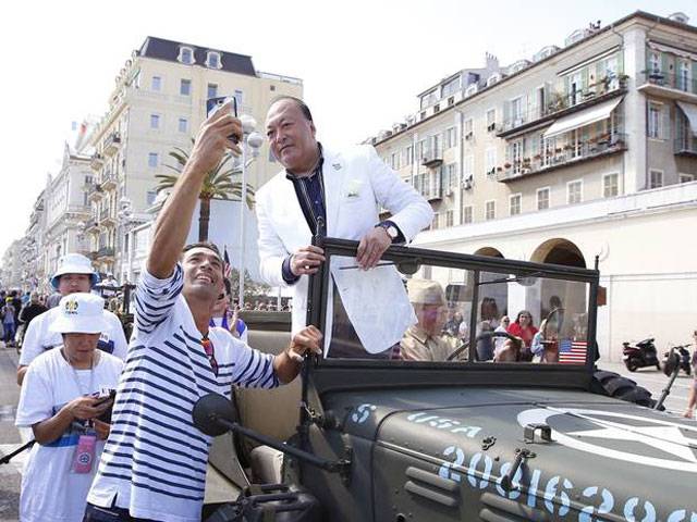 Chinese billionaire takes 6,400 staff on holiday to France